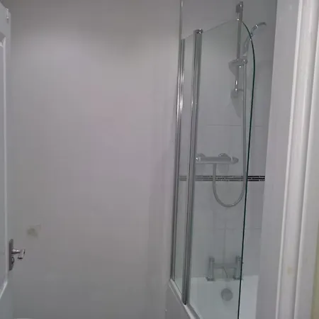13 Princess Royal Terrace Apartman *