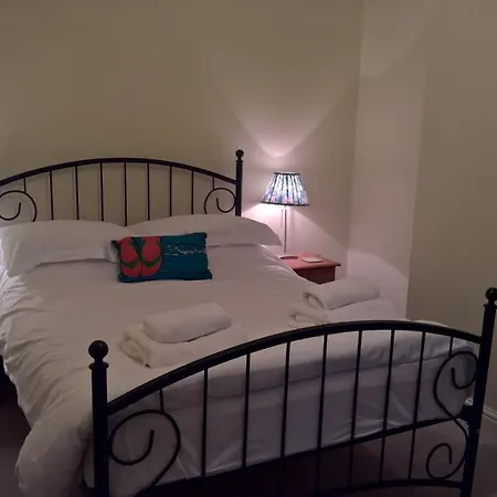 13 Princess Royal Terrace * Scarborough